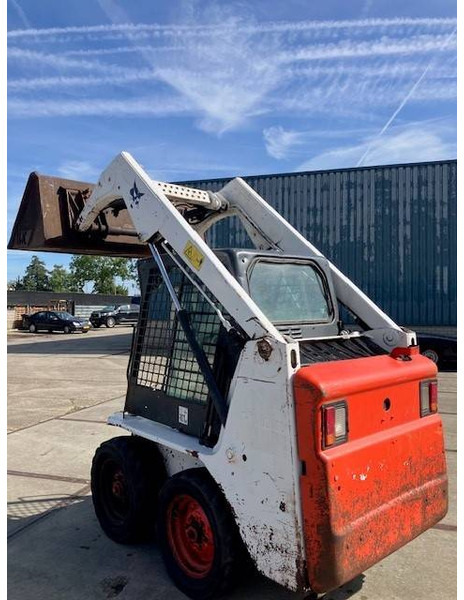 Bobcat S100 - Chargeuse sur pneus: photos 3 Bobcat S100 - Chargeuse sur pneus: photos 3