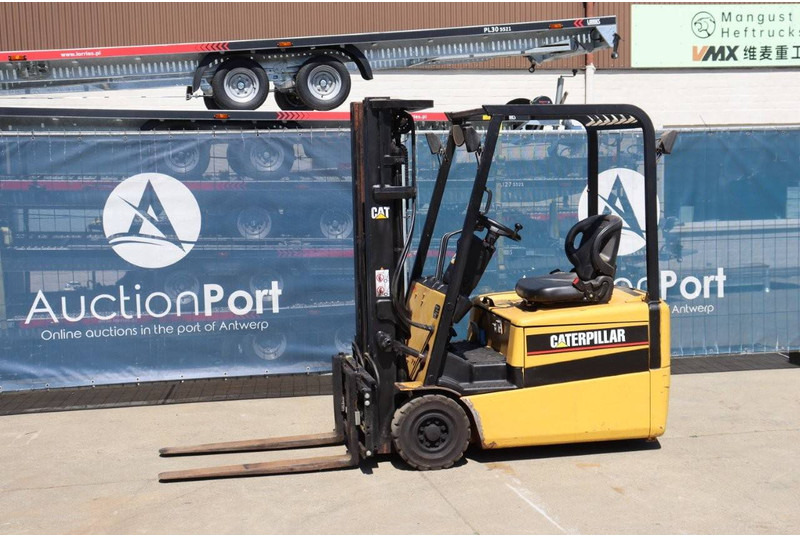 Caterpillar EP16KT - Chariot élévateur électrique: photos 1 Caterpillar EP16KT - Chariot élévateur électrique: photos 1
