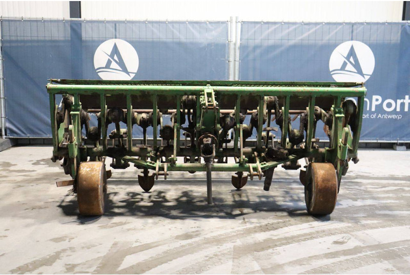 Celli NG12 310 - Outils du sol: photos 2 Celli NG12 310 - Outils du sol: photos 2