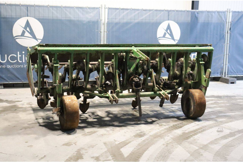 Celli NG12 310 - Outils du sol: photos 1 Celli NG12 310 - Outils du sol: photos 1