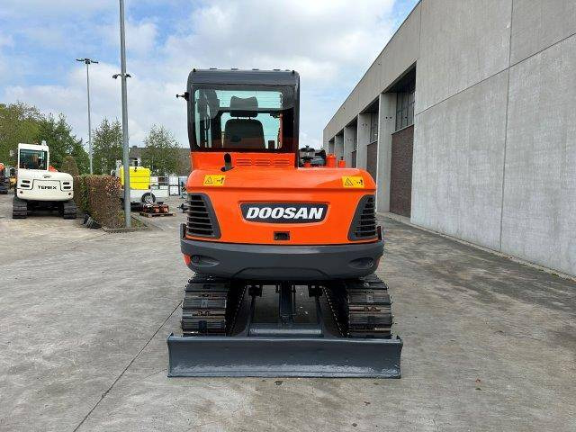 Doosan DX55-9C - Pelle sur chenille: photos 5 Doosan DX55-9C - Pelle sur chenille: photos 5