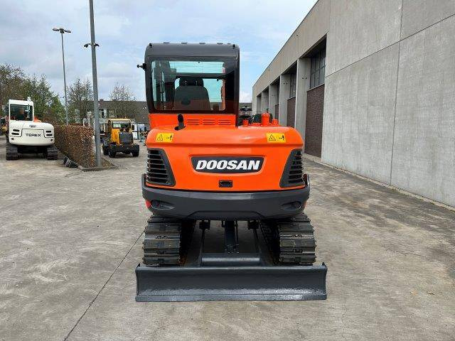 Doosan DX55-9C - Pelle sur chenille: photos 5 Doosan DX55-9C - Pelle sur chenille: photos 5
