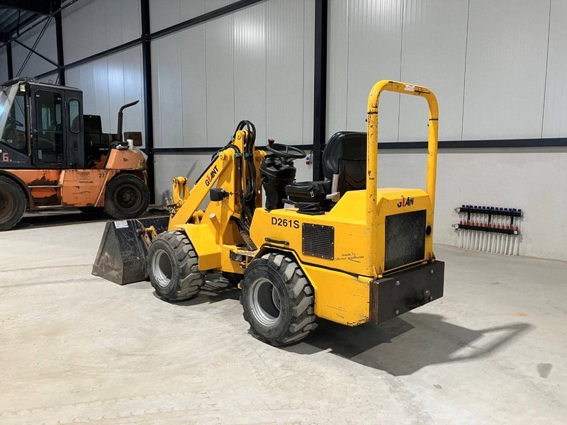 Giant D261S - Chargeuse sur pneus: photos 4 Giant D261S - Chargeuse sur pneus: photos 4