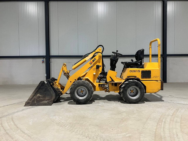 Giant D261S - Chargeuse sur pneus: photos 3 Giant D261S - Chargeuse sur pneus: photos 3