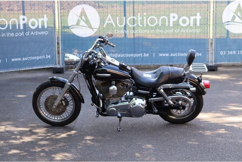 Harley-Davidson Dyna Super Glide - Motocyclette: photos 2 Harley-Davidson Dyna Super Glide - Motocyclette: photos 2