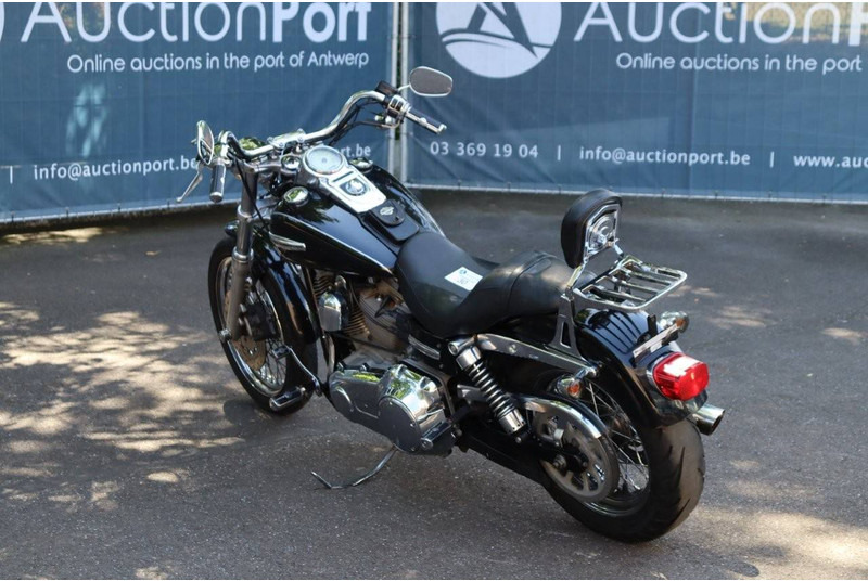 Harley-Davidson Dyna Super Glide - Motocyclette: photos 4 Harley-Davidson Dyna Super Glide - Motocyclette: photos 4