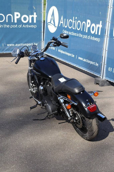 Harley-Davidson SPORTSTER XL1200 CUSTOM - Motocyclette: photos 4 Harley-Davidson SPORTSTER XL1200 CUSTOM - Motocyclette: photos 4