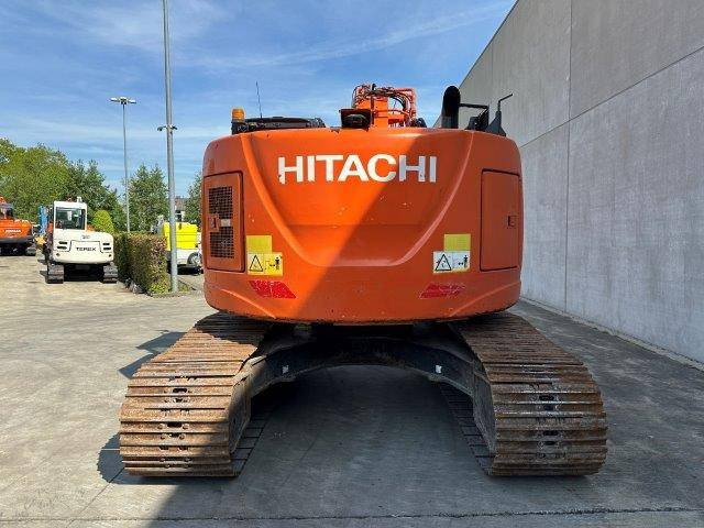 Hitachi ZX225USLC-6 - Pelle sur chenille: photos 5 Hitachi ZX225USLC-6 - Pelle sur chenille: photos 5