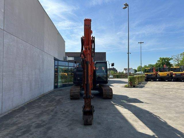 Hitachi ZX225USLC-6 - Pelle sur chenille: photos 2 Hitachi ZX225USLC-6 - Pelle sur chenille: photos 2