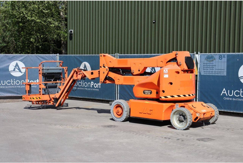 JLG E400AJPN - Nacelle articulée: photos 3 JLG E400AJPN - Nacelle articulée: photos 3