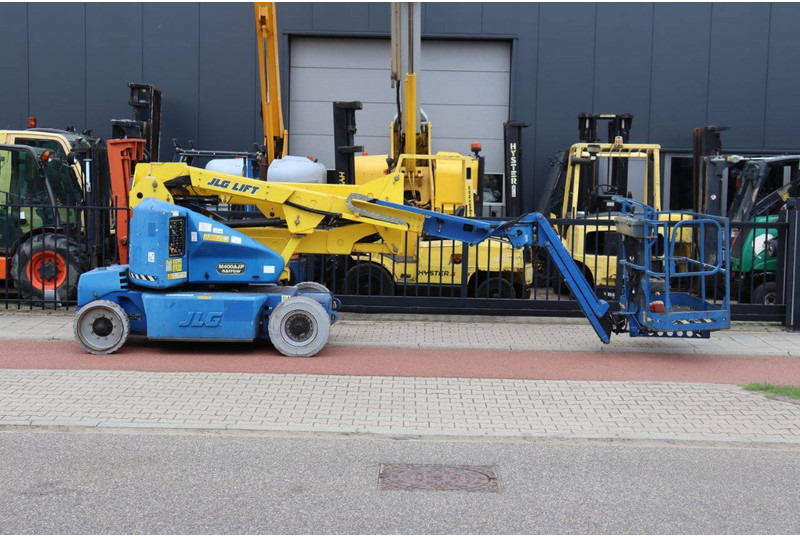 JLG M400AJPN - Nacelle articulée: photos 2 JLG M400AJPN - Nacelle articulée: photos 2