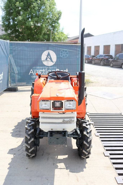 Tracteur agricole Kubota B1702DT: photos 7