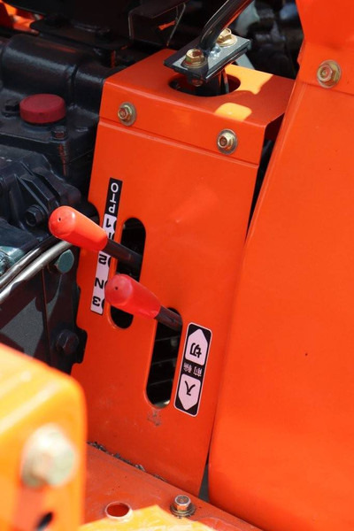 Tracteur agricole Kubota B1702DT: photos 20