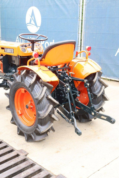 Tracteur agricole Kubota B7001DT: photos 17