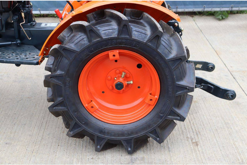 Tracteur agricole Kubota B7001DT: photos 16