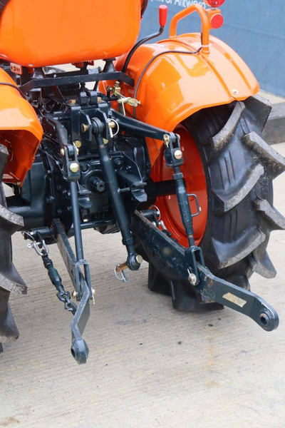 Tracteur agricole Kubota B7001DT: photos 18