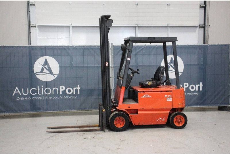 Linde E18P - Chariot élévateur électrique: photos 1 Linde E18P - Chariot élévateur électrique: photos 1