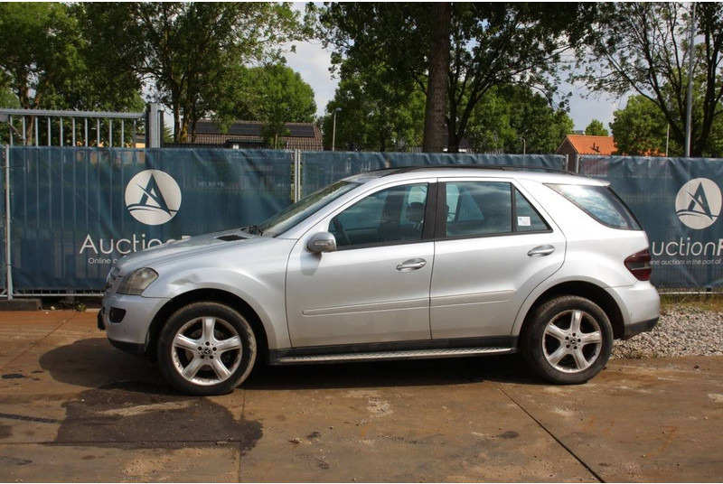 Mercedes-Benz M-Klasse ML 320 CDI - Voiture: photos 1 Mercedes-Benz M-Klasse ML 320 CDI - Voiture: photos 1