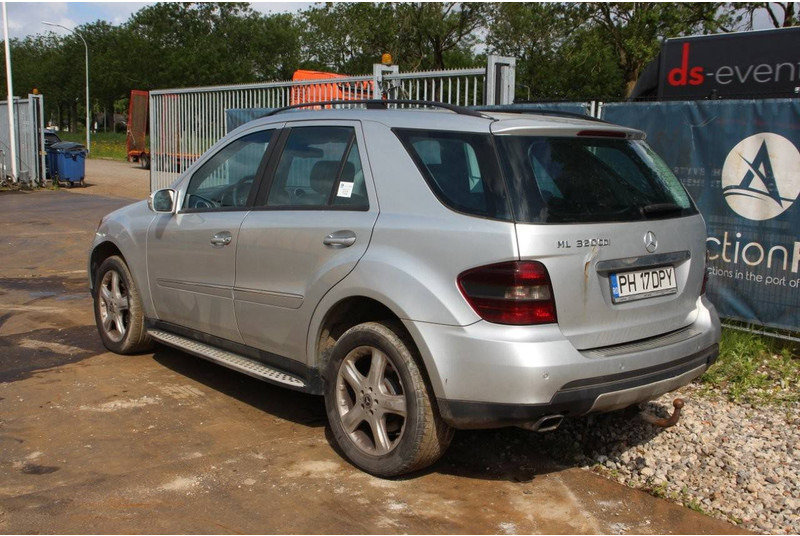 Mercedes-Benz M-Klasse ML 320 CDI - Voiture: photos 3 Mercedes-Benz M-Klasse ML 320 CDI - Voiture: photos 3
