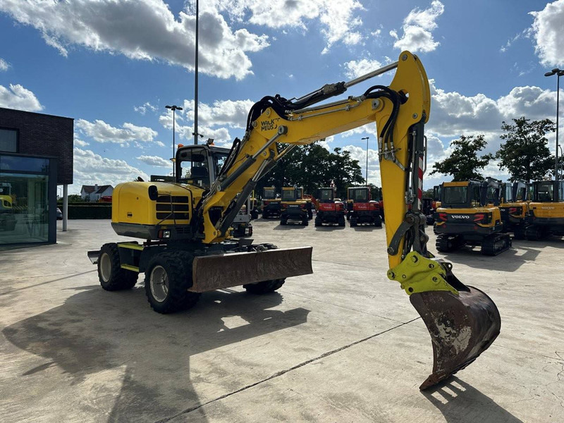 Neuson EW100 - Pelle sur pneus: photos 3 Neuson EW100 - Pelle sur pneus: photos 3