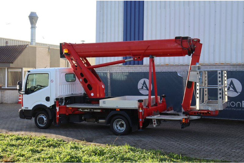 Nissan Cabstar 35.12 - Camion avec nacelle: photos 3 Nissan Cabstar 35.12 - Camion avec nacelle: photos 3