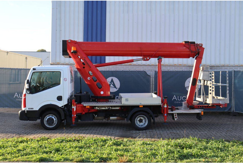 Nissan Cabstar 35.12 - Camion avec nacelle: photos 2 Nissan Cabstar 35.12 - Camion avec nacelle: photos 2