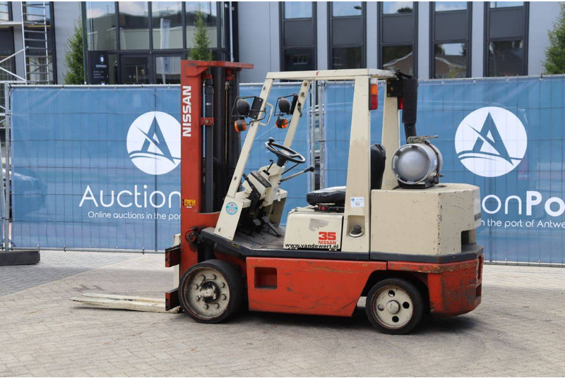 Nissan KCUGH02F350 - Chariot élévateur à gaz: photos 3 Nissan KCUGH02F350 - Chariot élévateur à gaz: photos 3