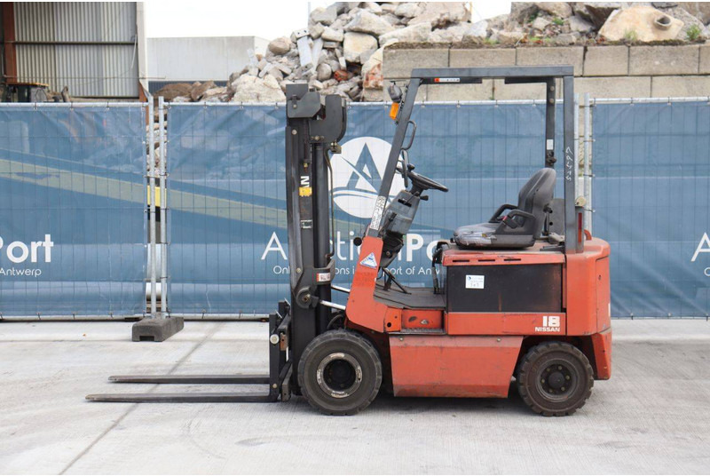 Nissan XP01 - Chariot élévateur électrique: photos 2 Nissan XP01 - Chariot élévateur électrique: photos 2