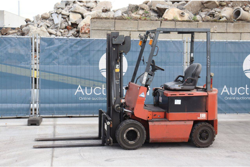 Nissan XP01 - Chariot élévateur électrique: photos 1 Nissan XP01 - Chariot élévateur électrique: photos 1