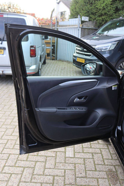 Berline Opel Corsa: photos 16