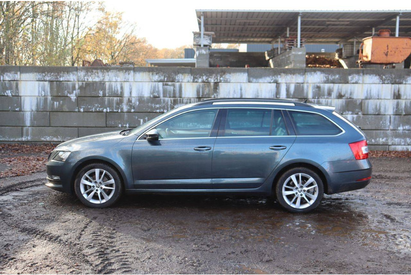 Škoda Octavia - Voiture: photos 2 Škoda Octavia - Voiture: photos 2