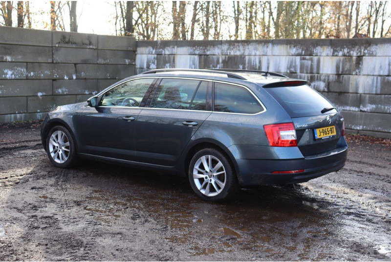 Škoda Octavia - Voiture: photos 3 Škoda Octavia - Voiture: photos 3