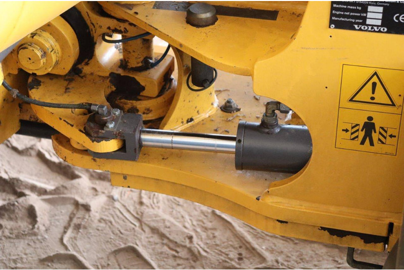 Chargeuse sur pneus Volvo L25F-P: photos 16