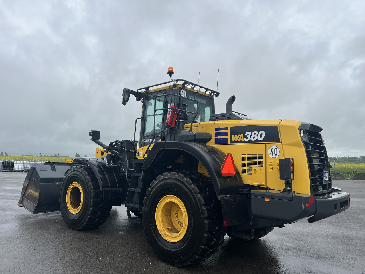 KOMATSU WA 380-8E0 - Chargeuse sur pneus: photos 3 KOMATSU WA 380-8E0 - Chargeuse sur pneus: photos 3