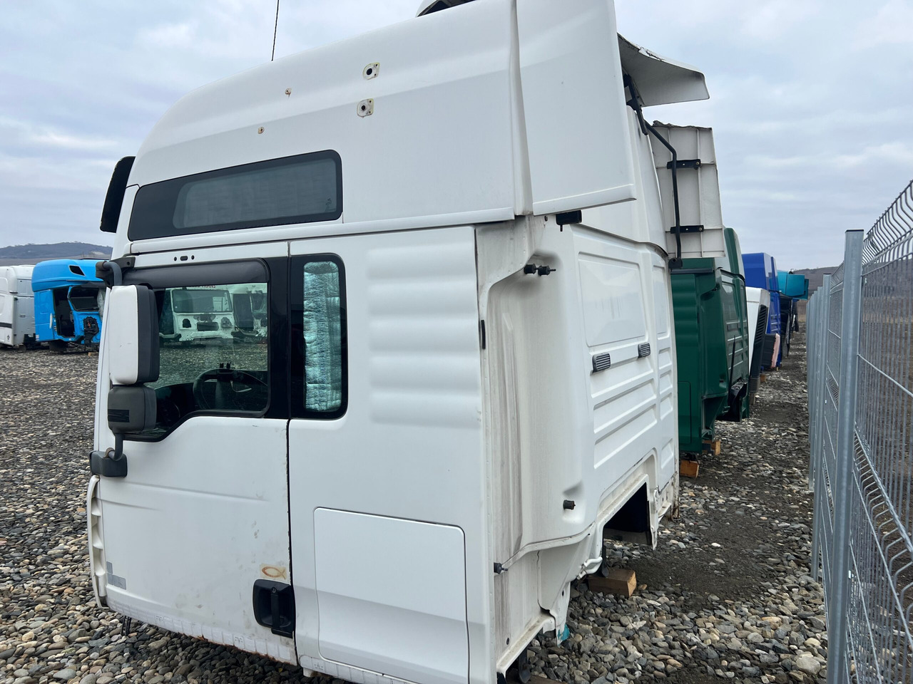 CABINA MAN TGA XXL - Cabine pour Camion: photos 4 CABINA MAN TGA XXL - Cabine pour Camion: photos 4