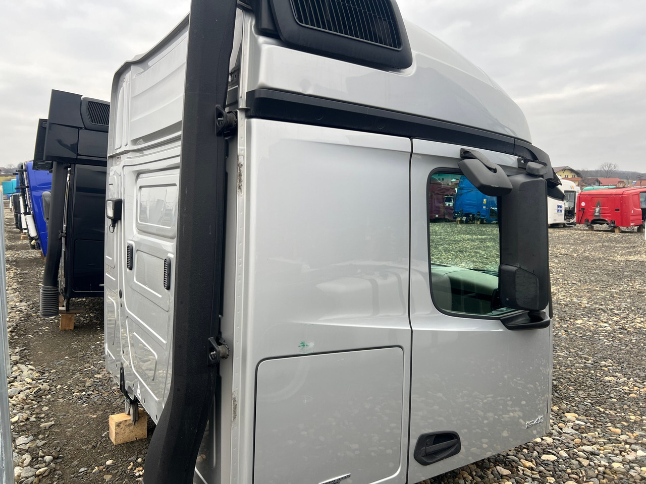 CABINA MERCEDES ACTROS MP4 STREAMSPACE 2.5 - Cabine pour Camion: photos 5 CABINA MERCEDES ACTROS MP4 STREAMSPACE 2.5 - Cabine pour Camion: photos 5
