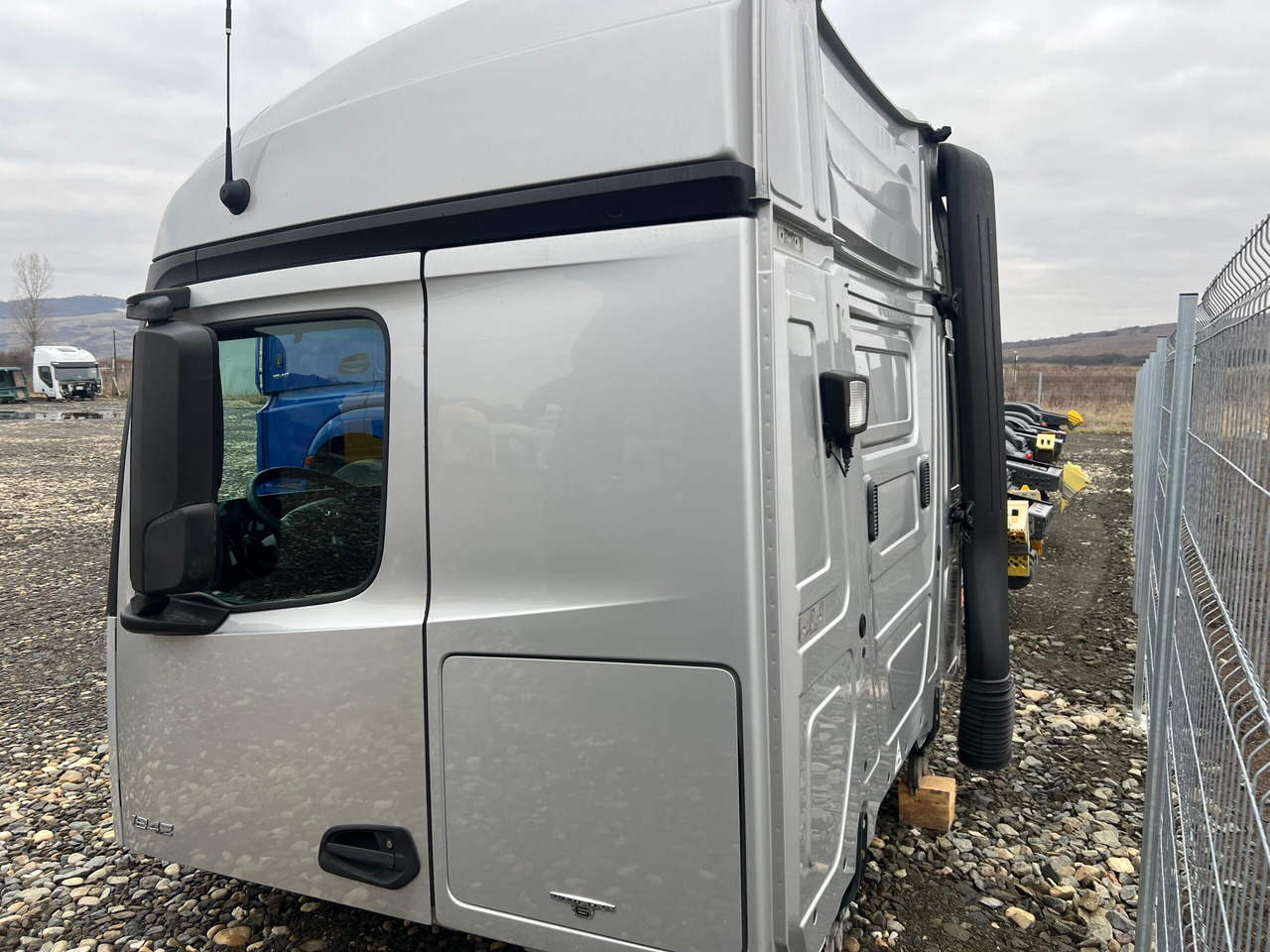 CABINA MERCEDES ACTROS MP4 STREAMSPACE 2.5 - Cabine pour Camion: photos 4 CABINA MERCEDES ACTROS MP4 STREAMSPACE 2.5 - Cabine pour Camion: photos 4