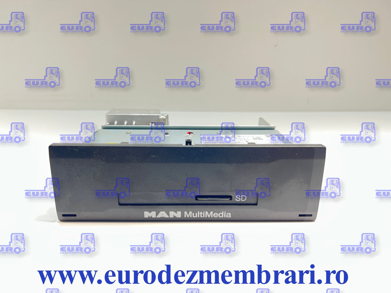 ELEMENT BORD RADIO MAN MMT3 81.28100.6081 - Cabine et intérieur pour Camion: photos 1 ELEMENT BORD RADIO MAN MMT3 81.28100.6081 - Cabine et intérieur pour Camion: photos 1