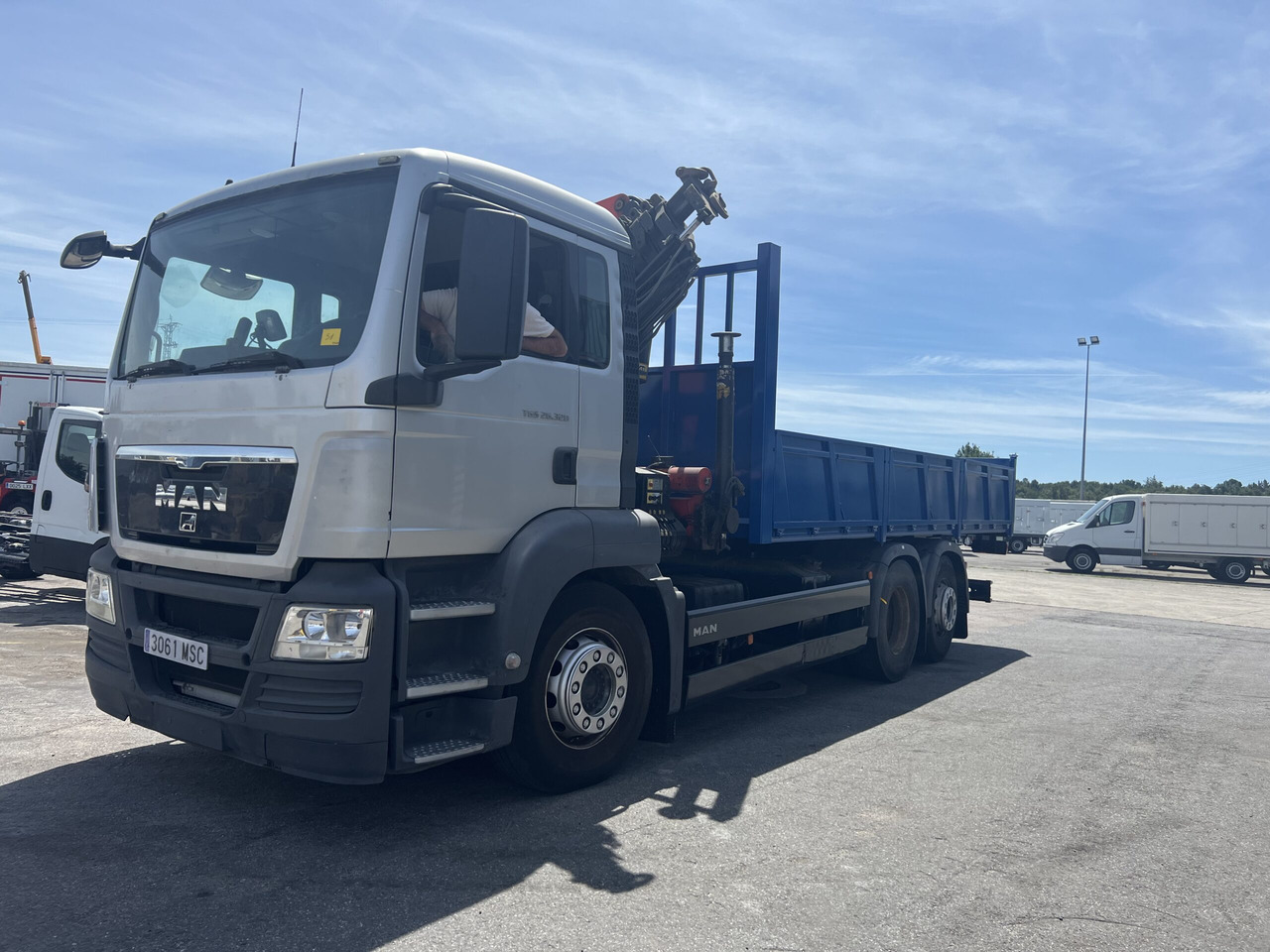 CAMION GRUA Y BASCULANTE MAN 26320 - Camion benne, Camion grue: photos 2 CAMION GRUA Y BASCULANTE MAN 26320 - Camion benne, Camion grue: photos 2