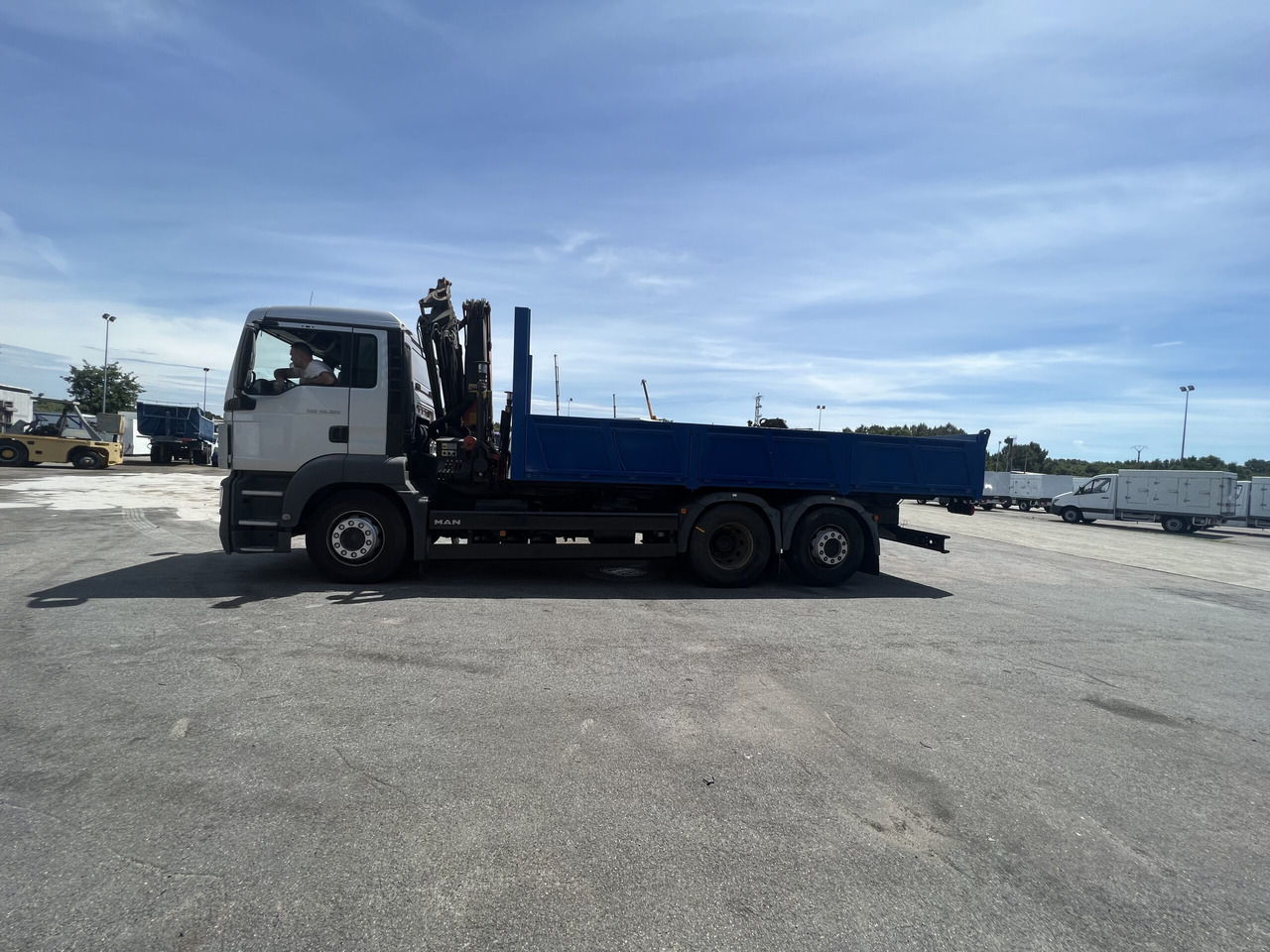 CAMION GRUA Y BASCULANTE MAN 26320 - Camion benne, Camion grue: photos 3 CAMION GRUA Y BASCULANTE MAN 26320 - Camion benne, Camion grue: photos 3