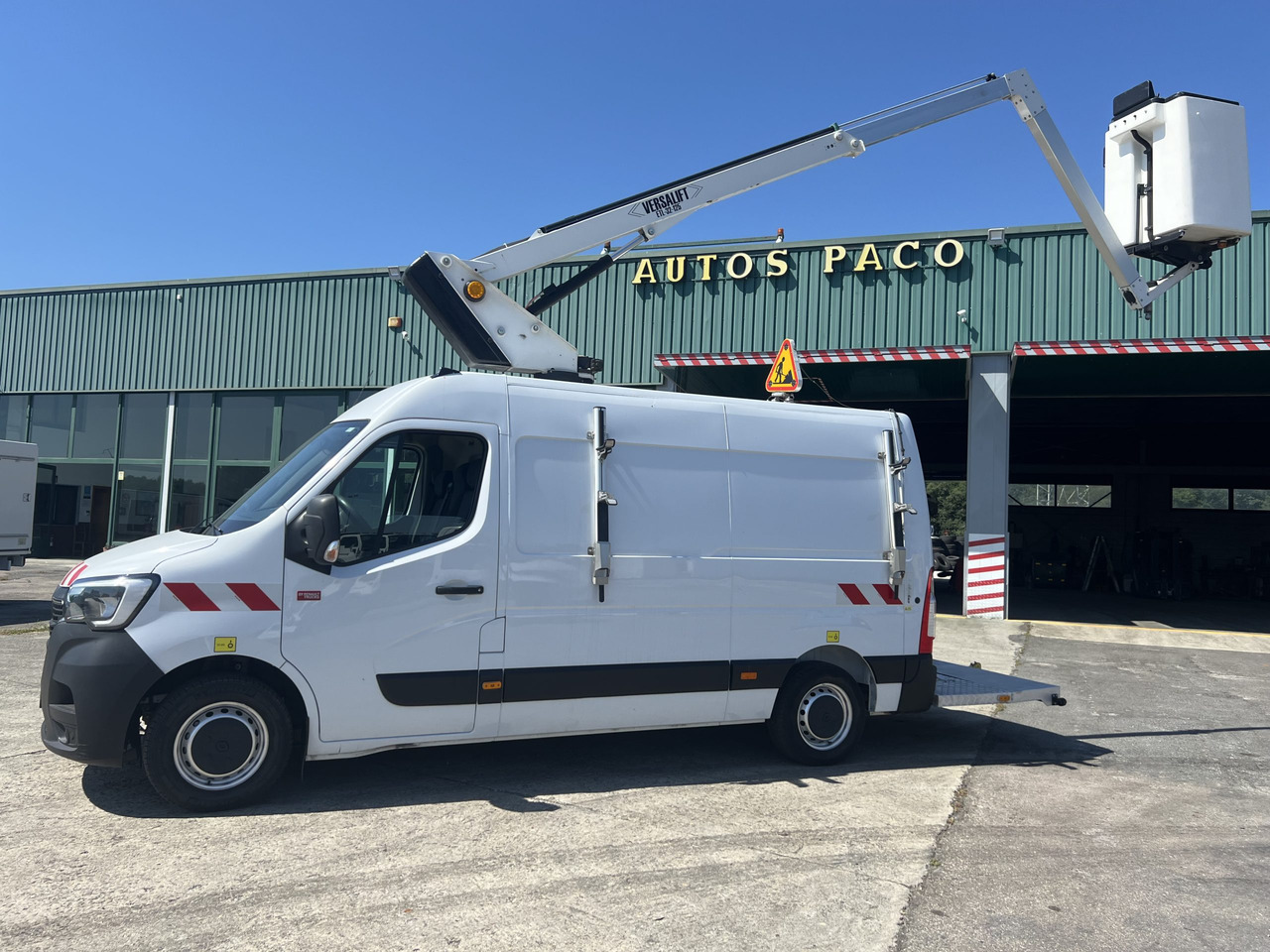 FURGON CON CESTA RENAULT MASTER - Camion avec nacelle: photos 3 FURGON CON CESTA RENAULT MASTER - Camion avec nacelle: photos 3