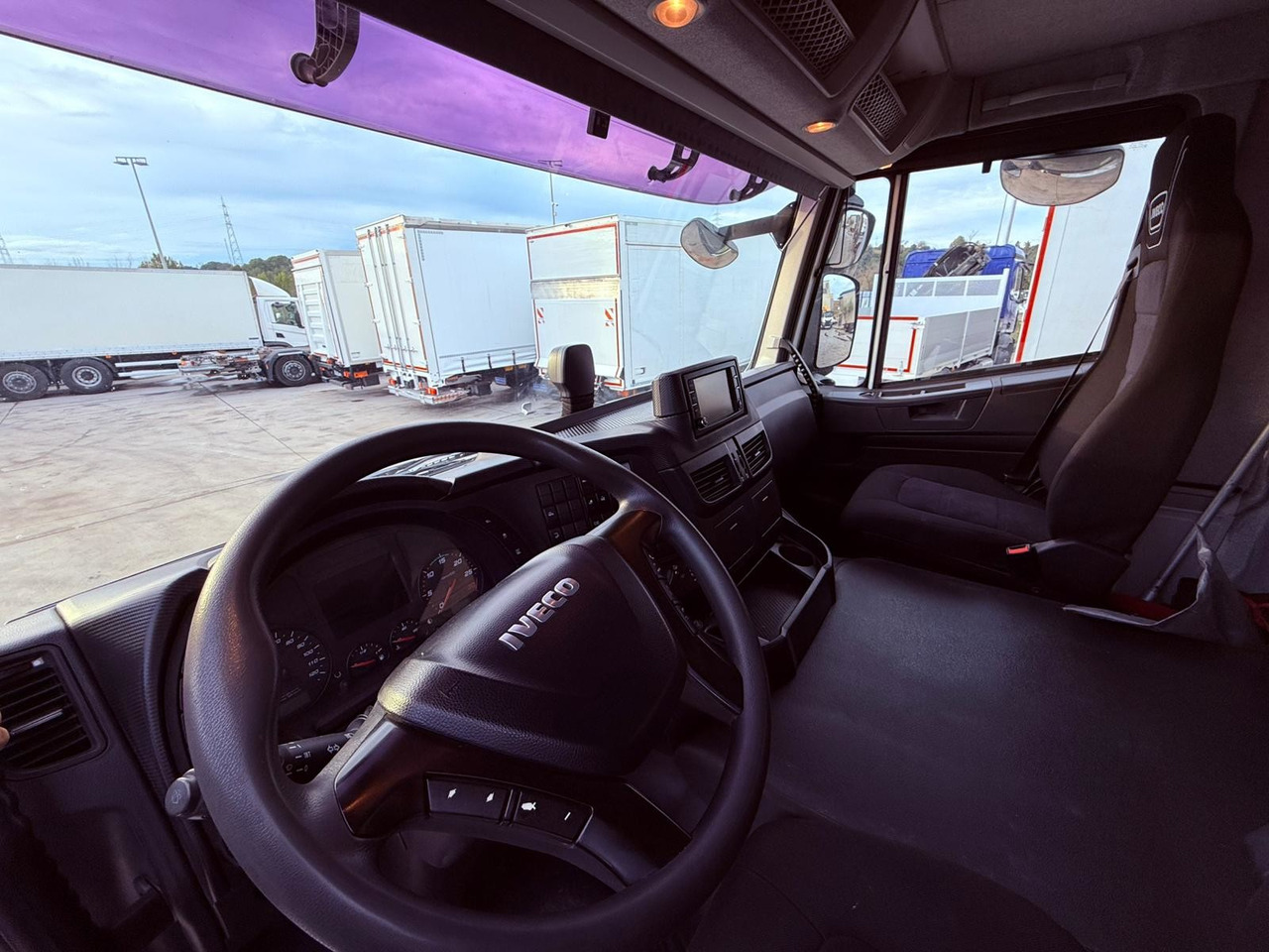 IVECO AD190S31P Stralis E6 (Tauliner) - Camion à rideaux coulissants: photos 5 IVECO AD190S31P Stralis E6 (Tauliner) - Camion à rideaux coulissants: photos 5