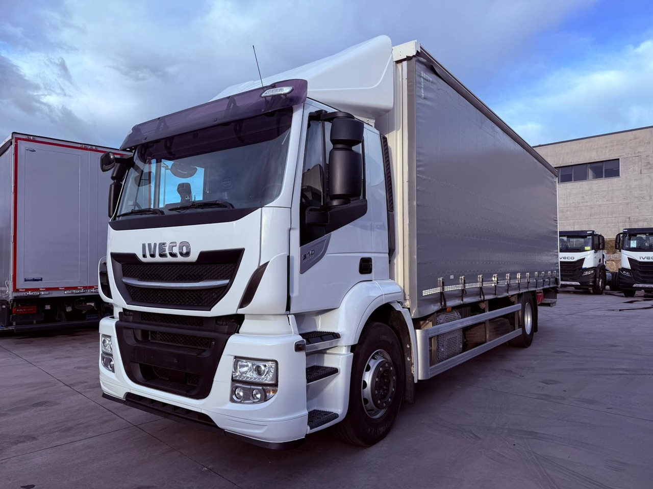 IVECO AD190S31P Stralis E6 (Tauliner) - Camion à rideaux coulissants: photos 1 IVECO AD190S31P Stralis E6 (Tauliner) - Camion à rideaux coulissants: photos 1