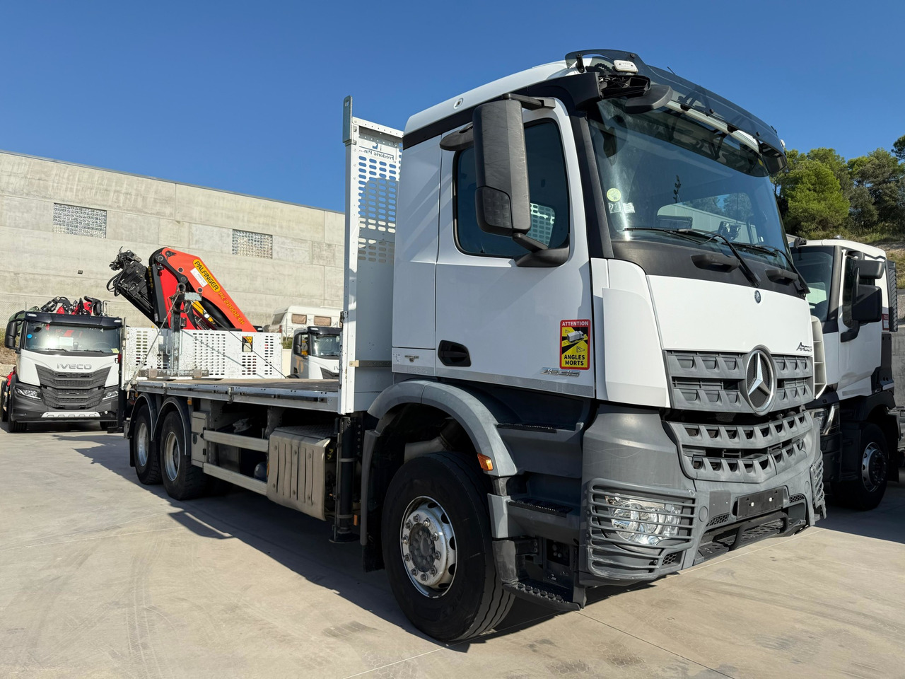 MERCEDES BENZ 26.36 Arocs E6 (Platform and Crane) - Camion plateau, Camion grue: photos 1 MERCEDES BENZ 26.36 Arocs E6 (Platform and Crane) - Camion plateau, Camion grue: photos 1
