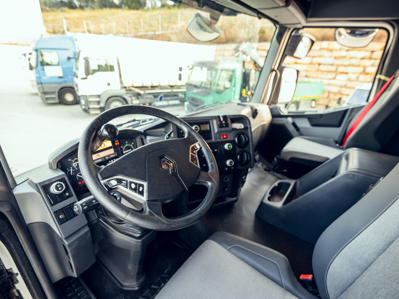 RENAULT C460 E6 (Chassis) - Châssis cabine: photos 5 RENAULT C460 E6 (Chassis) - Châssis cabine: photos 5