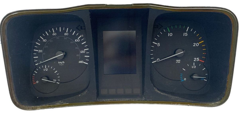 Mercedes-Benz - Panel de instrumentos: photos 1 Mercedes-Benz - Panel de instrumentos: photos 1