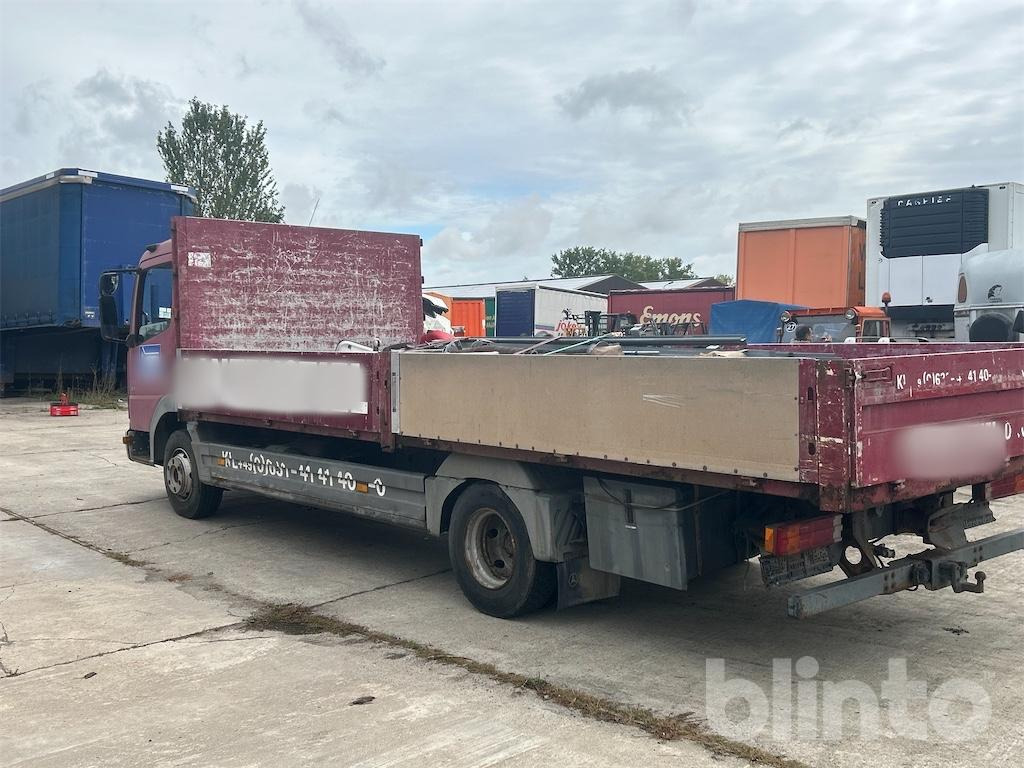 ATEGO 815 Mercedes-Benz (2002) - Camion plateau: photos 4 ATEGO 815 Mercedes-Benz (2002) - Camion plateau: photos 4