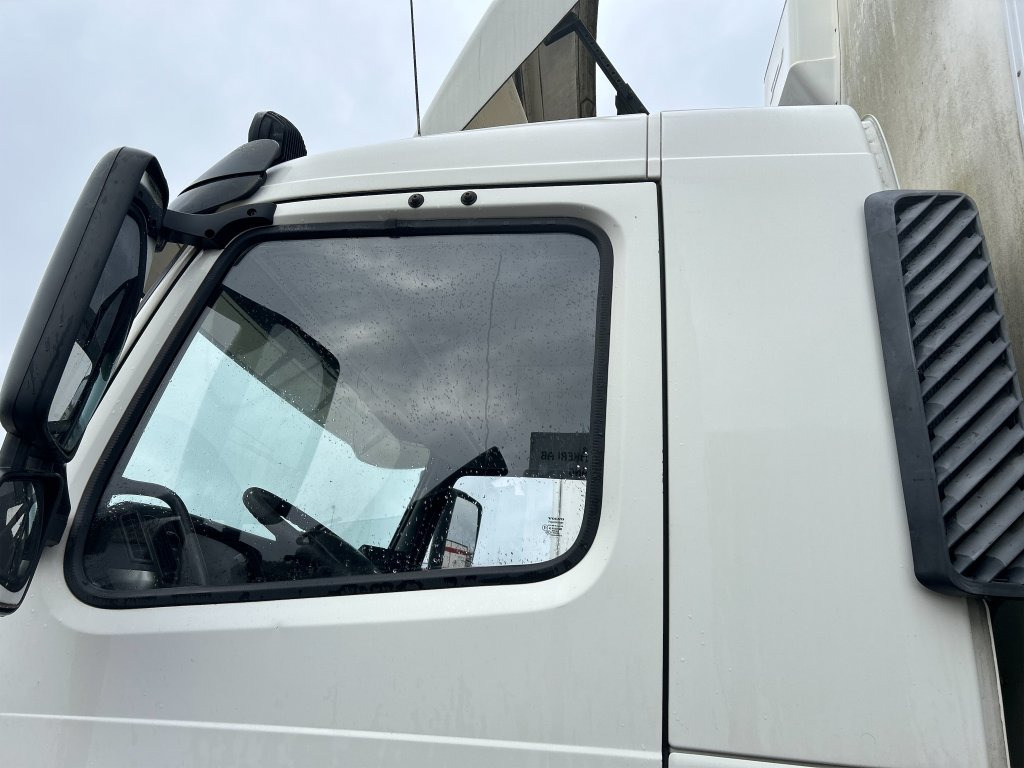 Camion Volvo FM9 4X2 260: photos 13