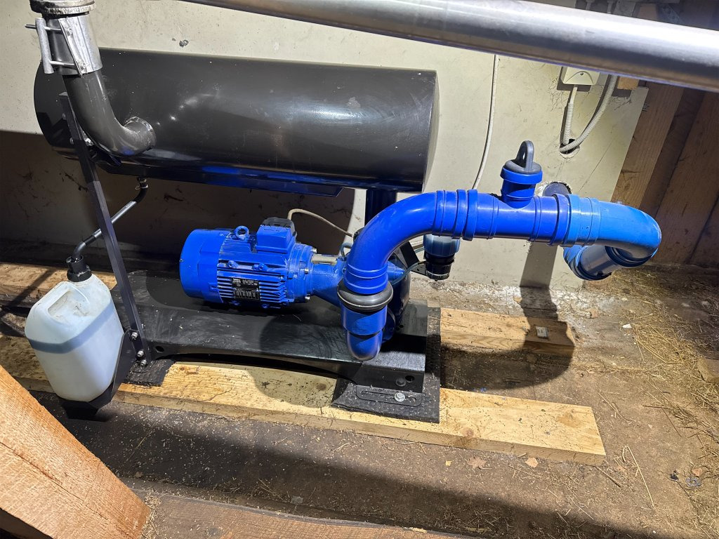 DeLaval DVP 800 - Matériel de traite: photos 1 DeLaval DVP 800 - Matériel de traite: photos 1