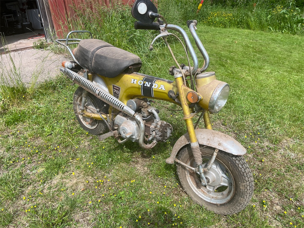 HONDA ST 70 - Motocyclette: photos 3 HONDA ST 70 - Motocyclette: photos 3